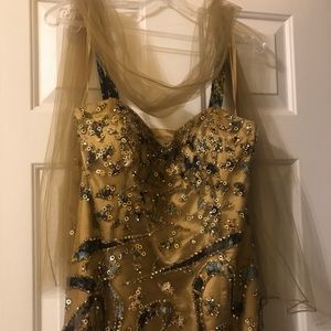 Evening dress with 2 scarves